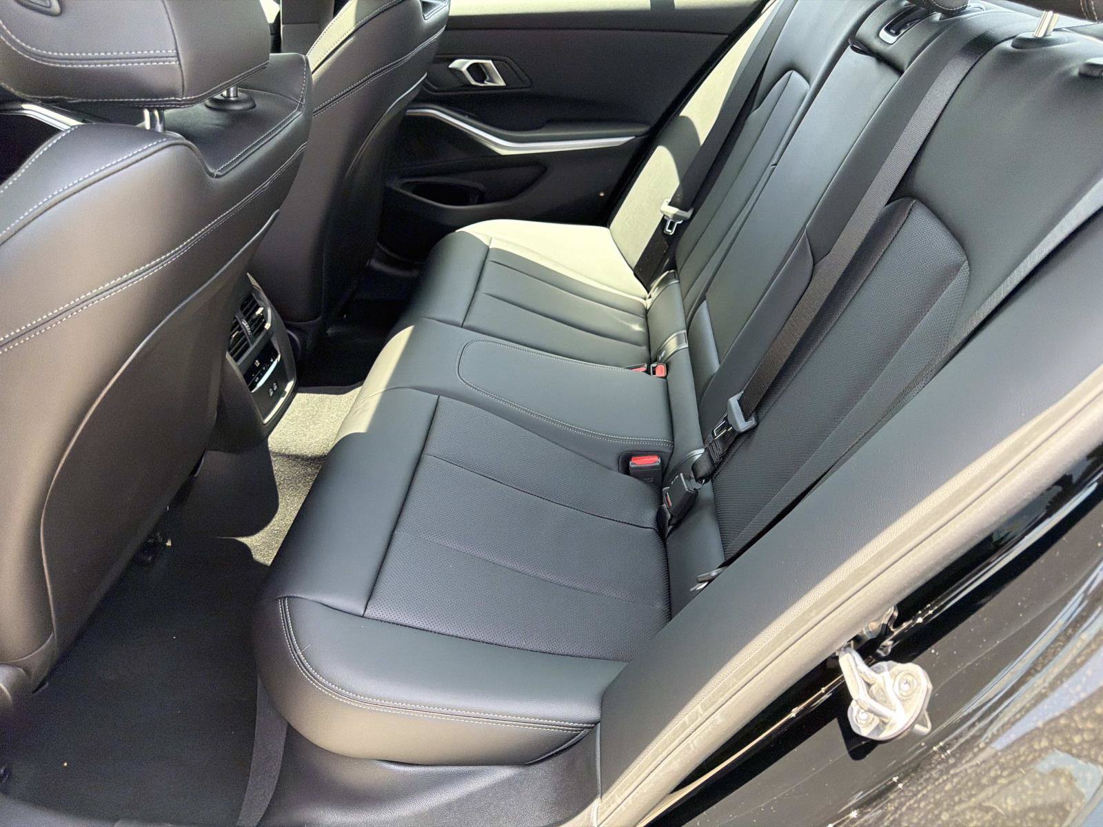 New 2026 BMW 330i Sedan w/ Convenience Package RWD image 10