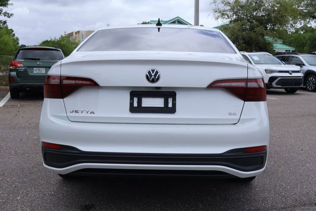Certified 2022 Volkswagen Jetta SE w/ Panoramic Sunroof Package image 7