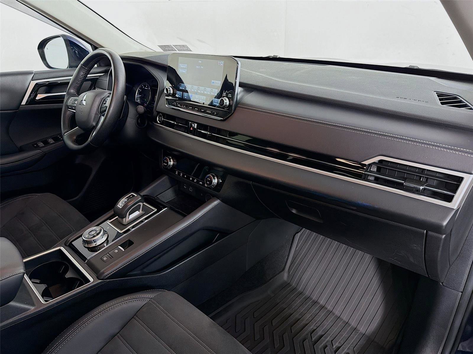 Used 2024 Mitsubishi Outlander SE image 30