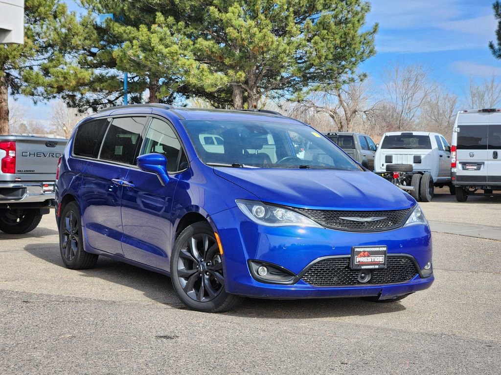 Used 2020 Chrysler Pacifica Touring-L image 1
