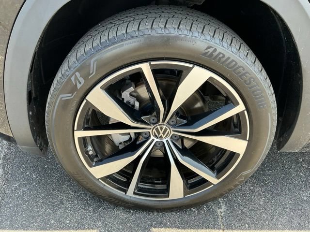 Used 2024 Volkswagen Atlas Cross Sport SEL Premium R-Line AWD/4WD image 8