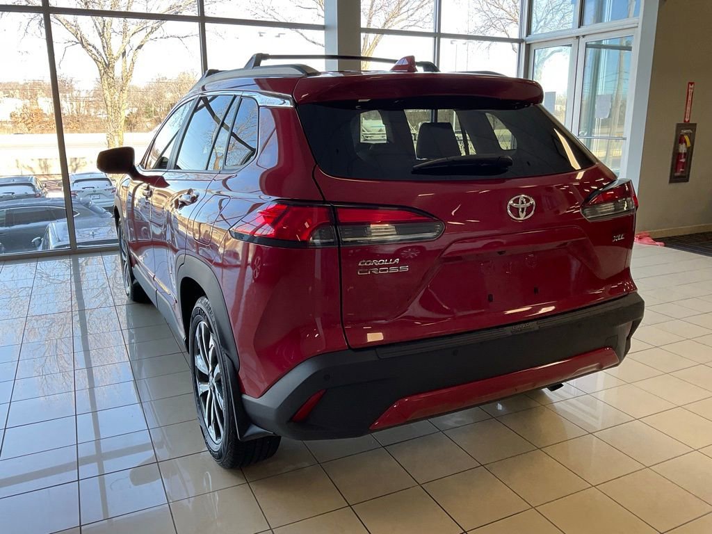Used 2024 Toyota Corolla Cross XLE image 6