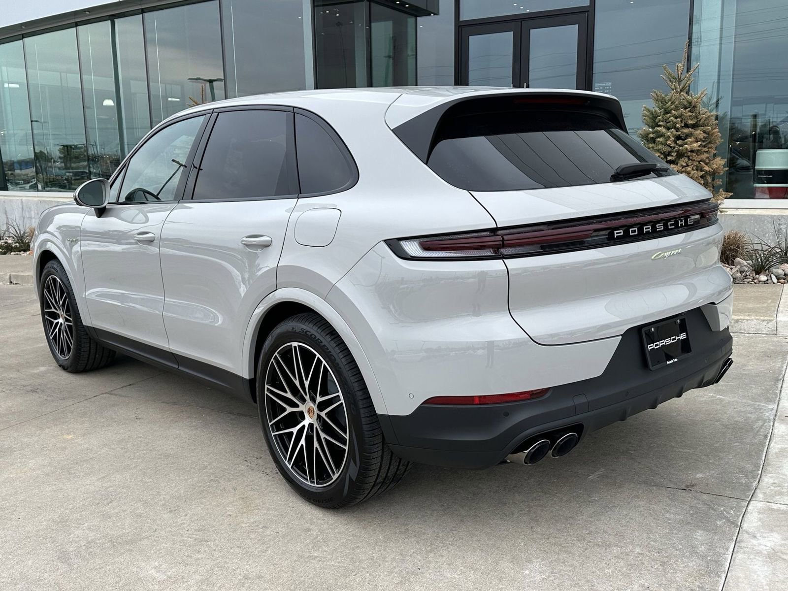 New 2026 Porsche Cayenne E-Hybrid image 3