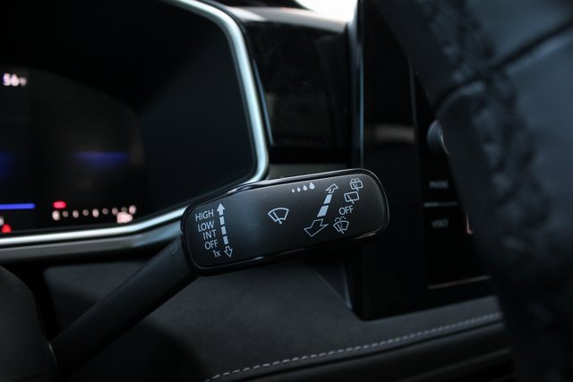 New 2025 Volkswagen Taos SE image 14