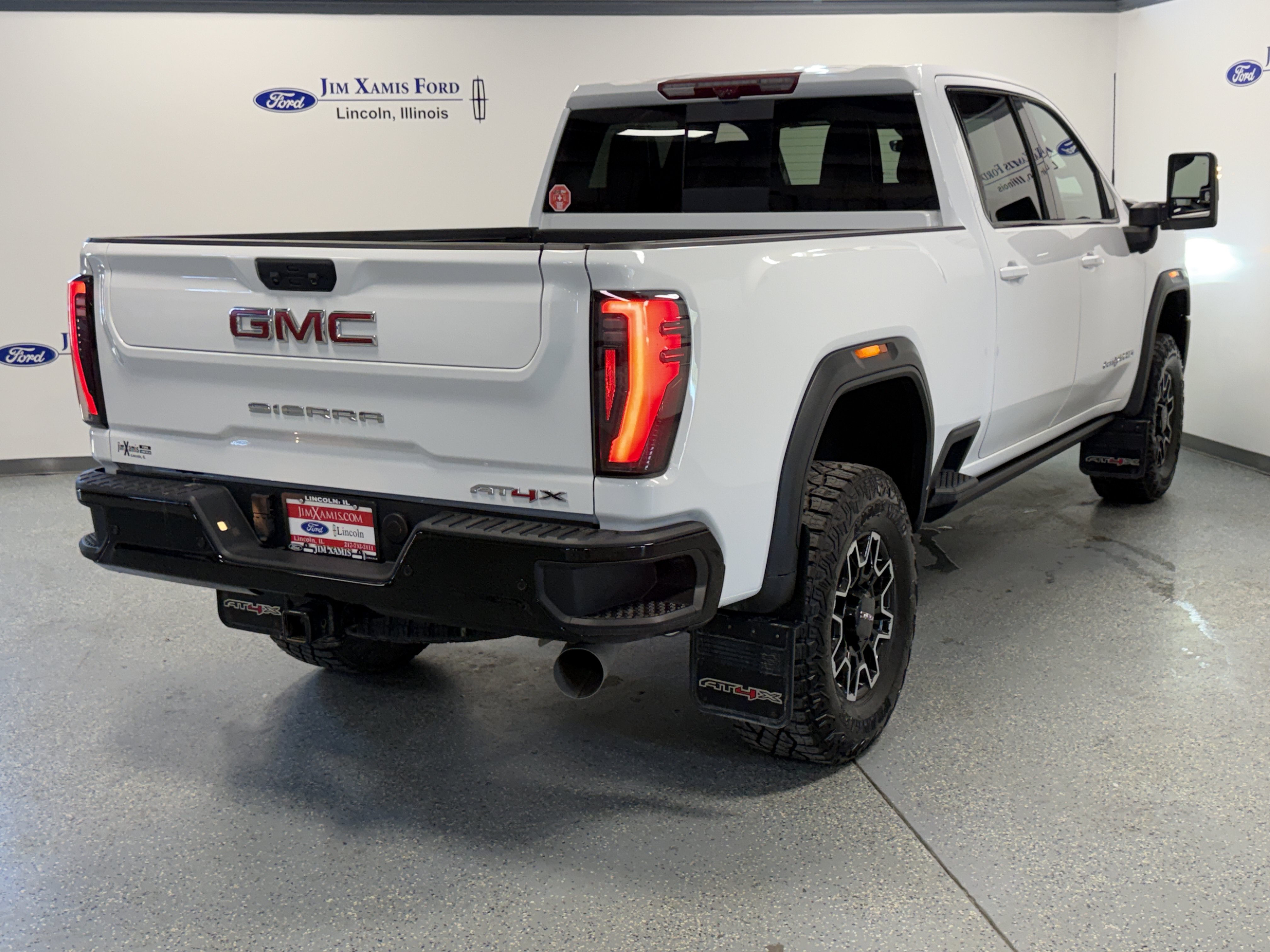 Used 2025 GMC Sierra 2500 AT4X AWD/4WD image 36