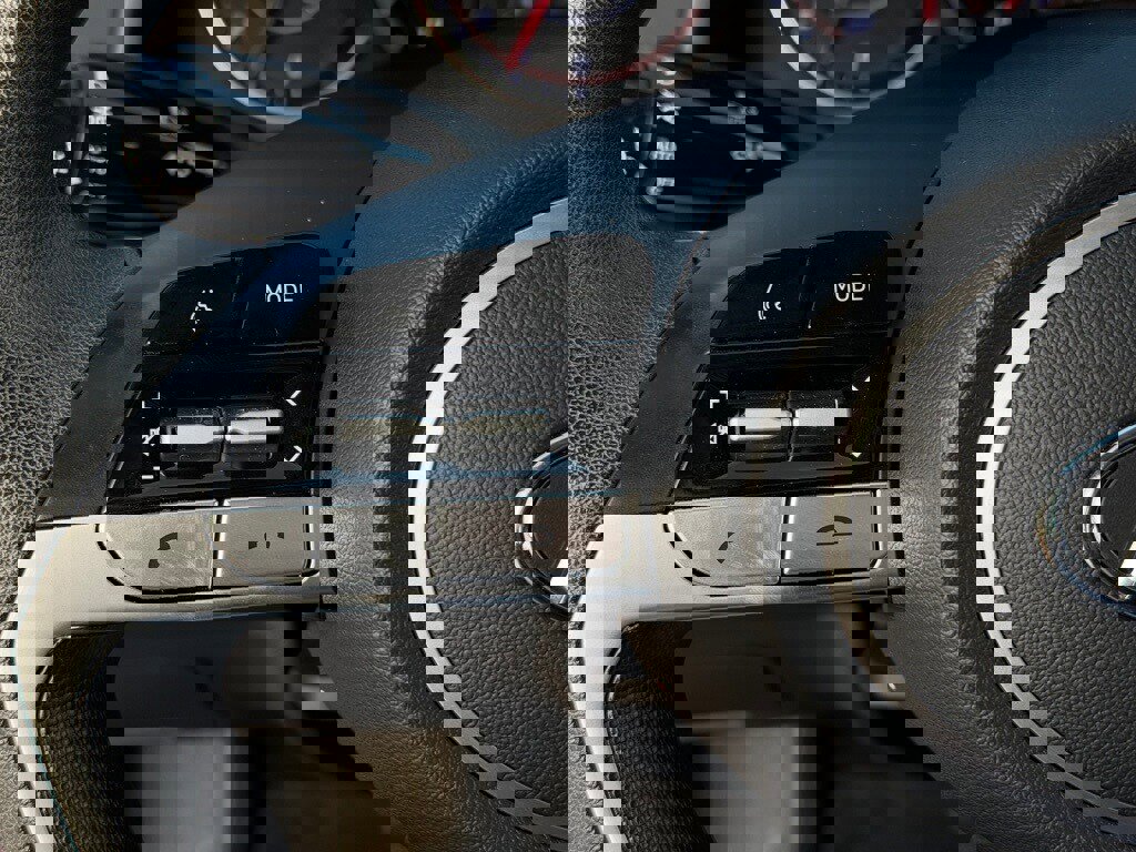 Certified 2023 Hyundai Elantra SE image 19