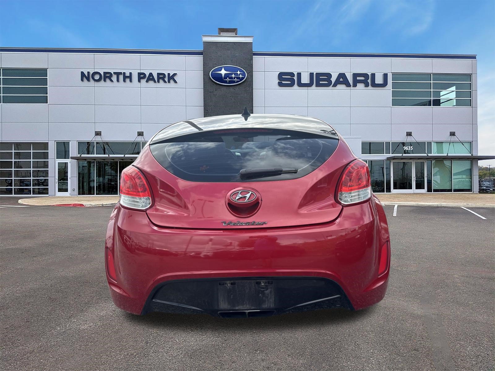 Used 2013 Hyundai Veloster w/ Style Pkg FWD image 4