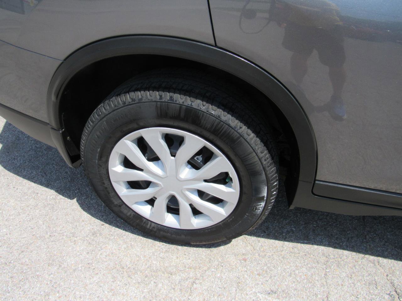 Used 2015 Nissan Rogue S AWD/4WD image 4