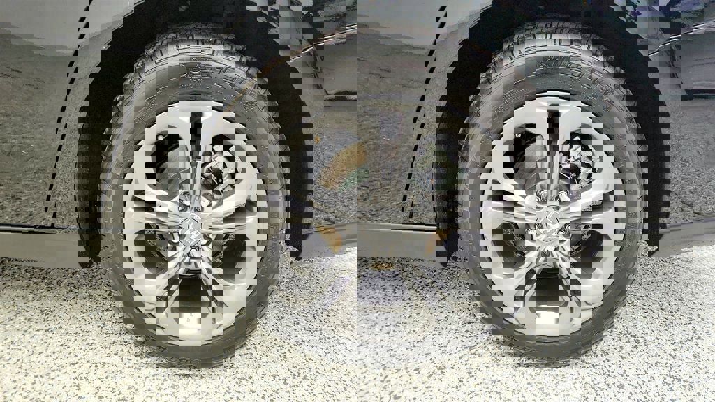 Used 2023 Honda Accord EX image 9