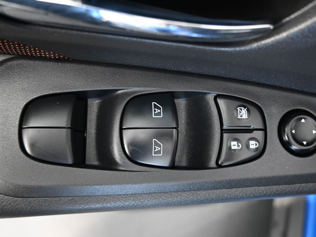 Used 2023 Nissan Kicks SR image 23