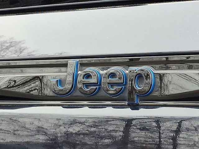 Used 2022 Jeep Grand Cherokee Trailhawk w/ Luxury Tech Group III image 32