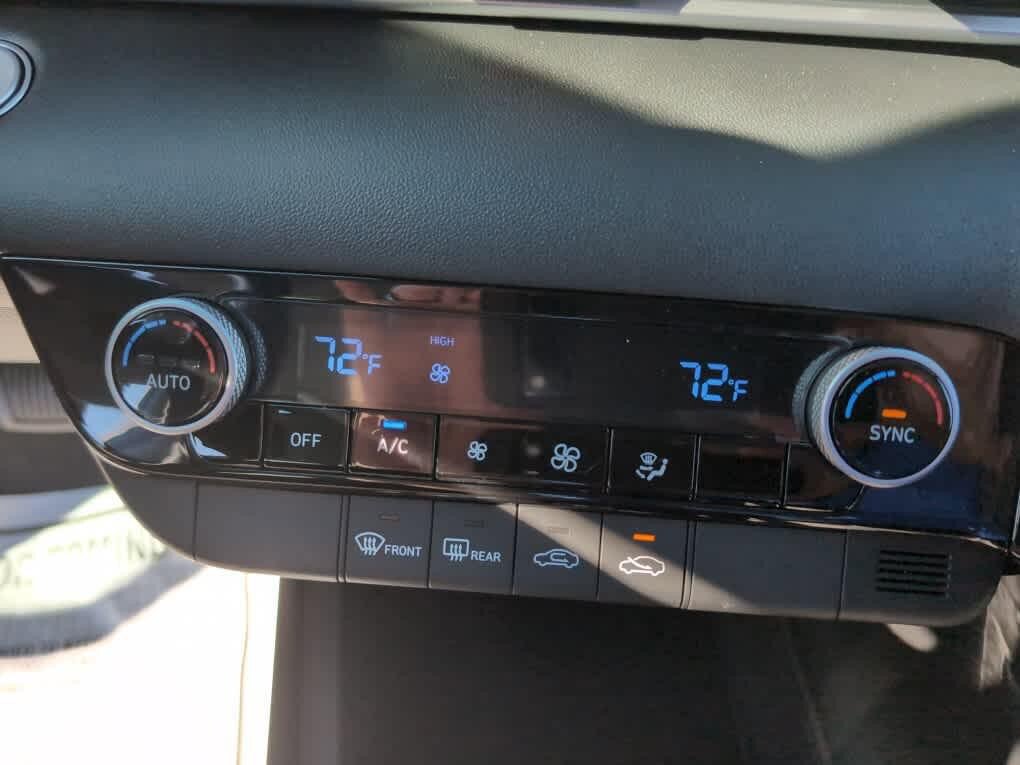 New 2026 Hyundai Elantra Hybrid FWD image 24