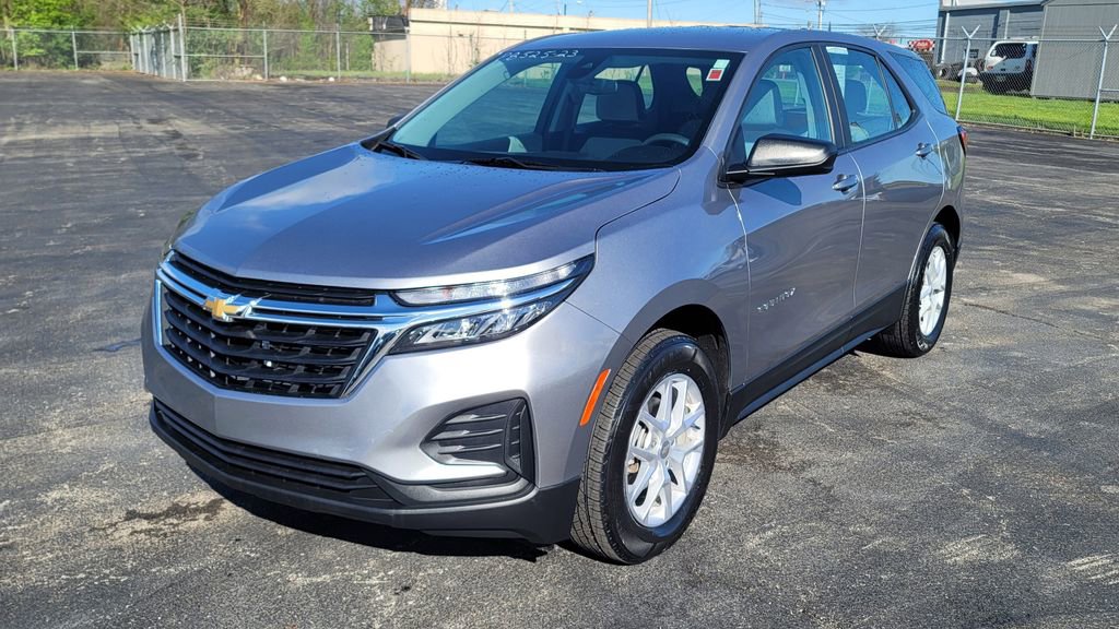 Used 2023 Chevrolet Equinox LS AWD/4WD image 3