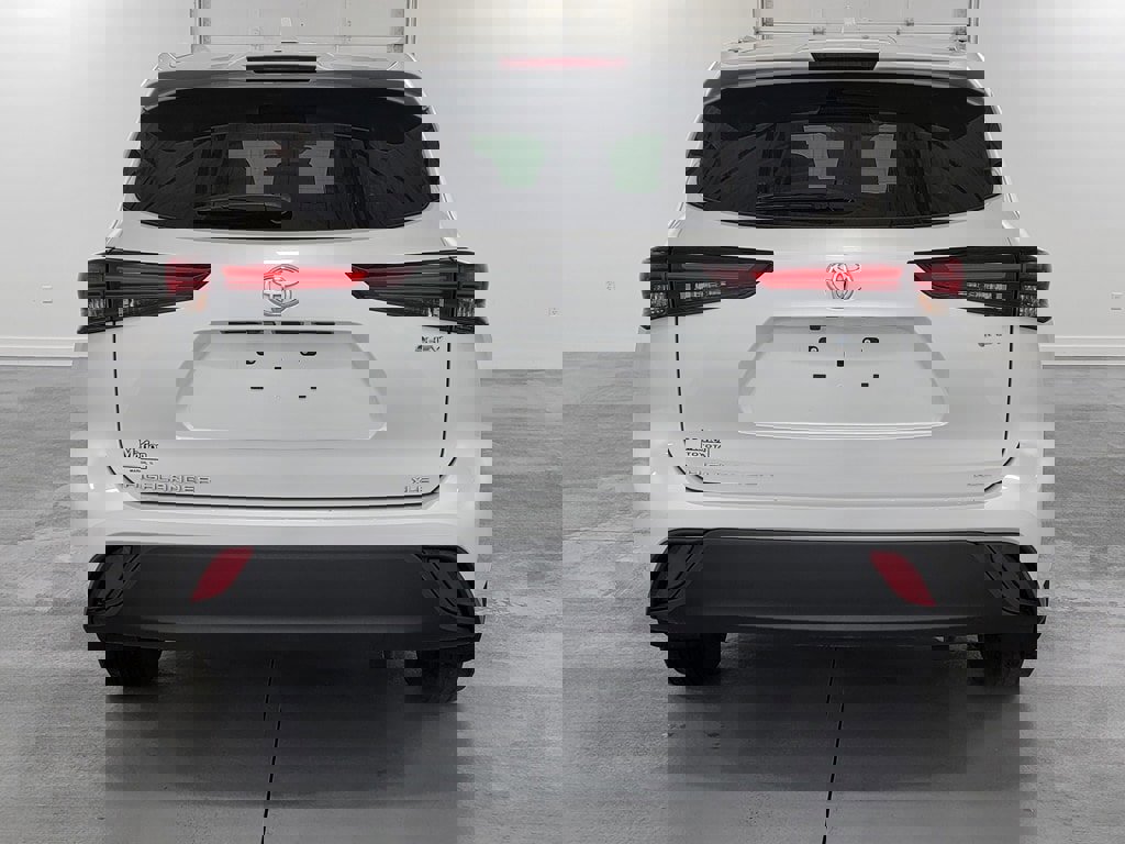 Certified 2025 Toyota Highlander XLE image 8