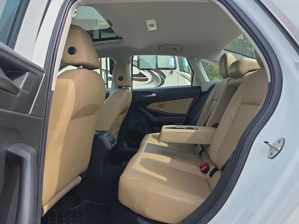 Used 2019 Volkswagen Jetta SE w/ Cold Weather Package image 38