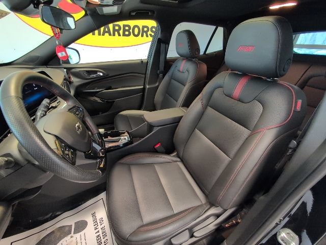 Used 2025 Chevrolet Trax RS w/ Sunroof Package FWD image 12