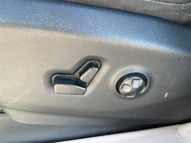 Used 2020 Chrysler Pacifica Touring-L image 14