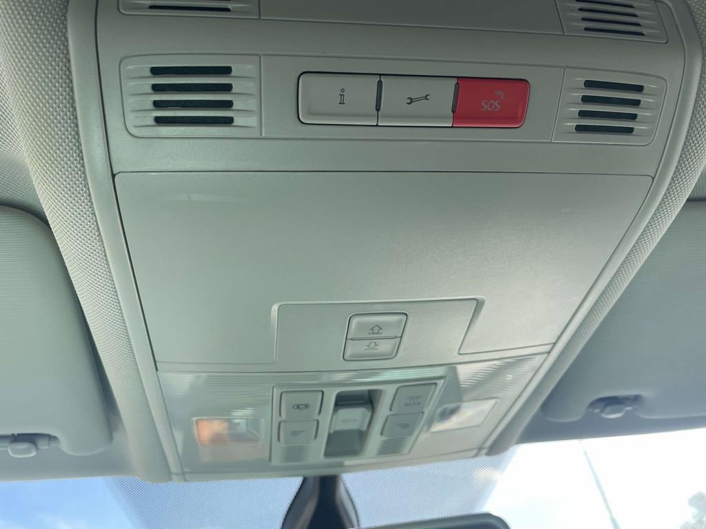 Used 2018 Volkswagen Tiguan SE w/ Panoramic Sunroof Package image 22