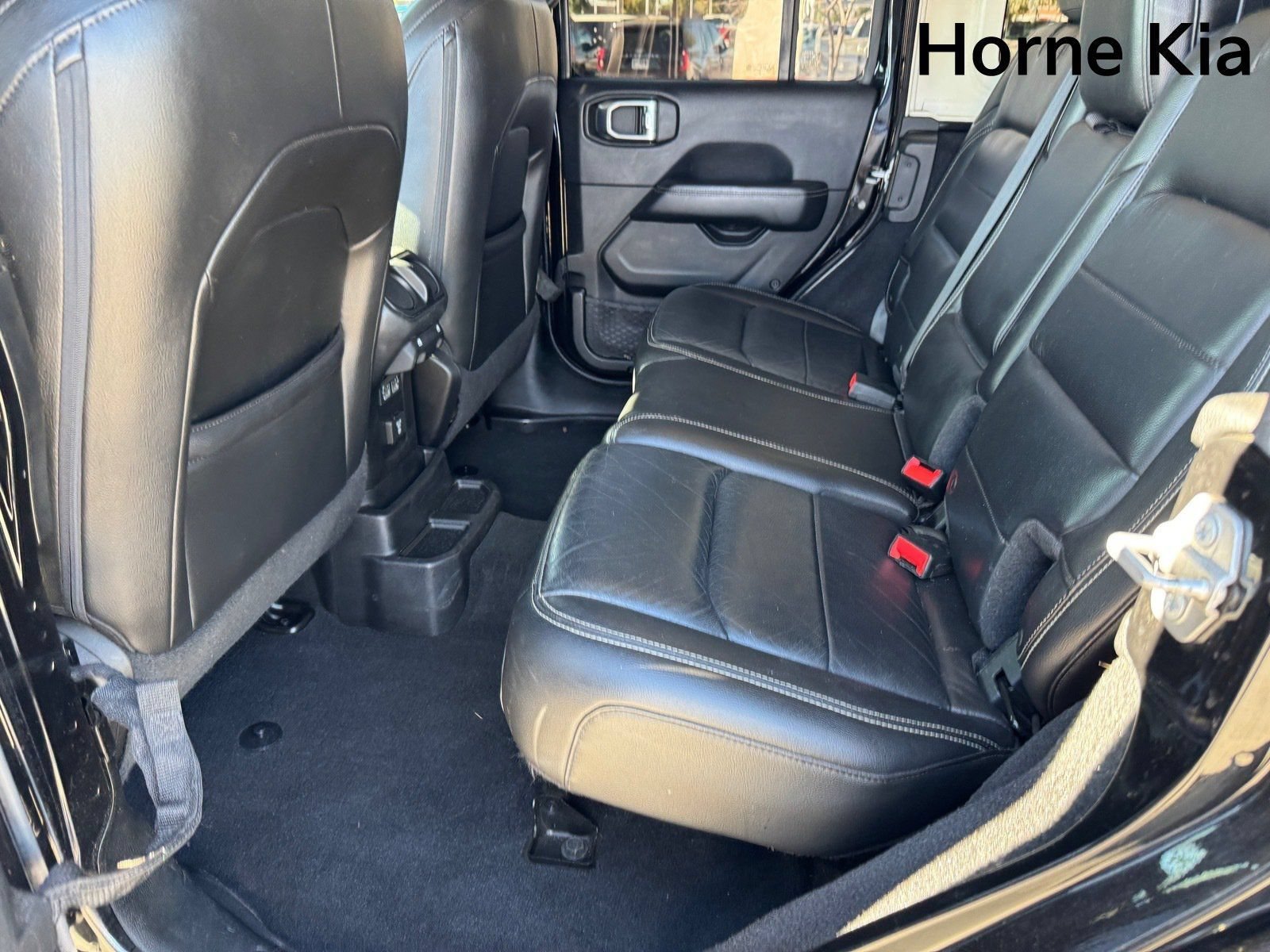 Used 2018 Jeep Wrangler Unlimited Sahara AWD/4WD image 13