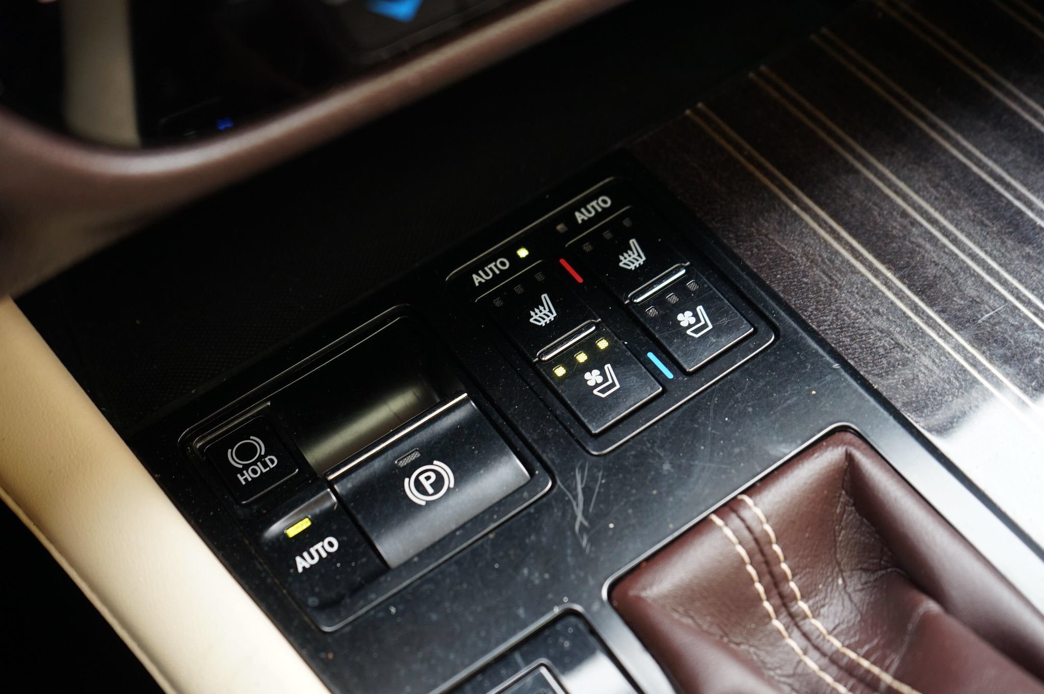Used 2019 Lexus RX 350L Luxury w/ Accessory Package AWD/4WD image 26