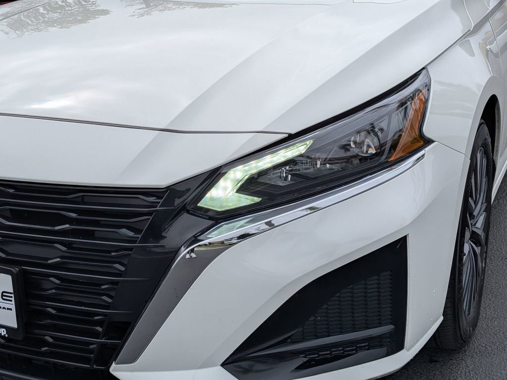 Used 2025 Nissan Altima 2.5 SV image 10