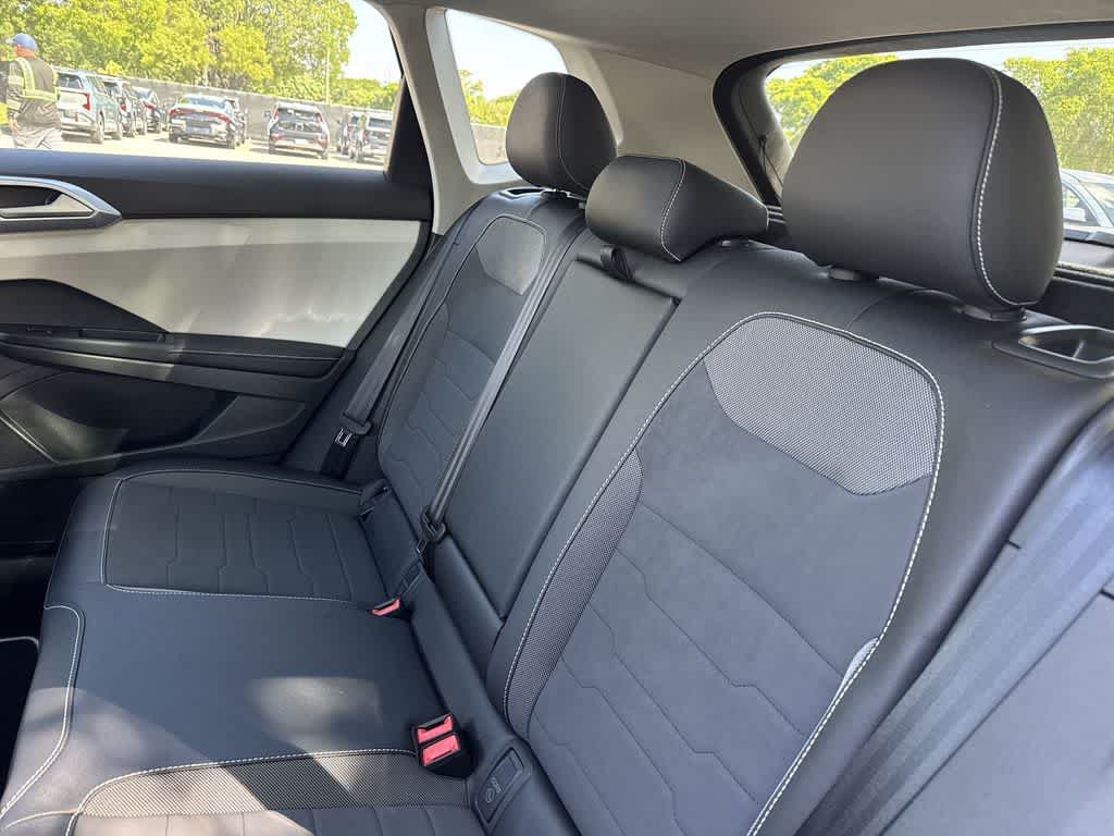 New 2026 Volkswagen Taos SE FWD image 22