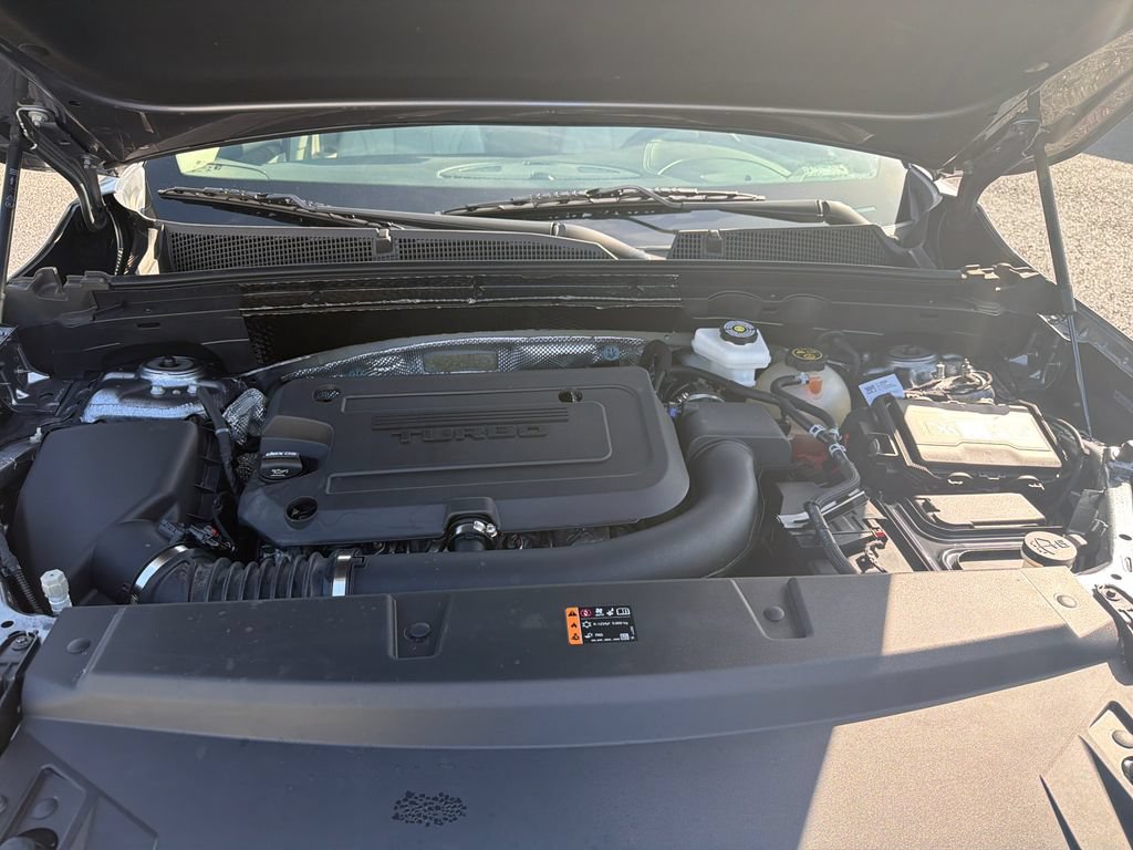 Used 2022 Buick Envision Essence w/ Safety Package FWD image 22