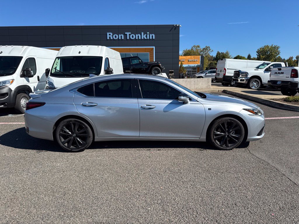 Used 2023 Lexus ES 250 w/ Accessory Package (Z2) AWD/4WD image 11