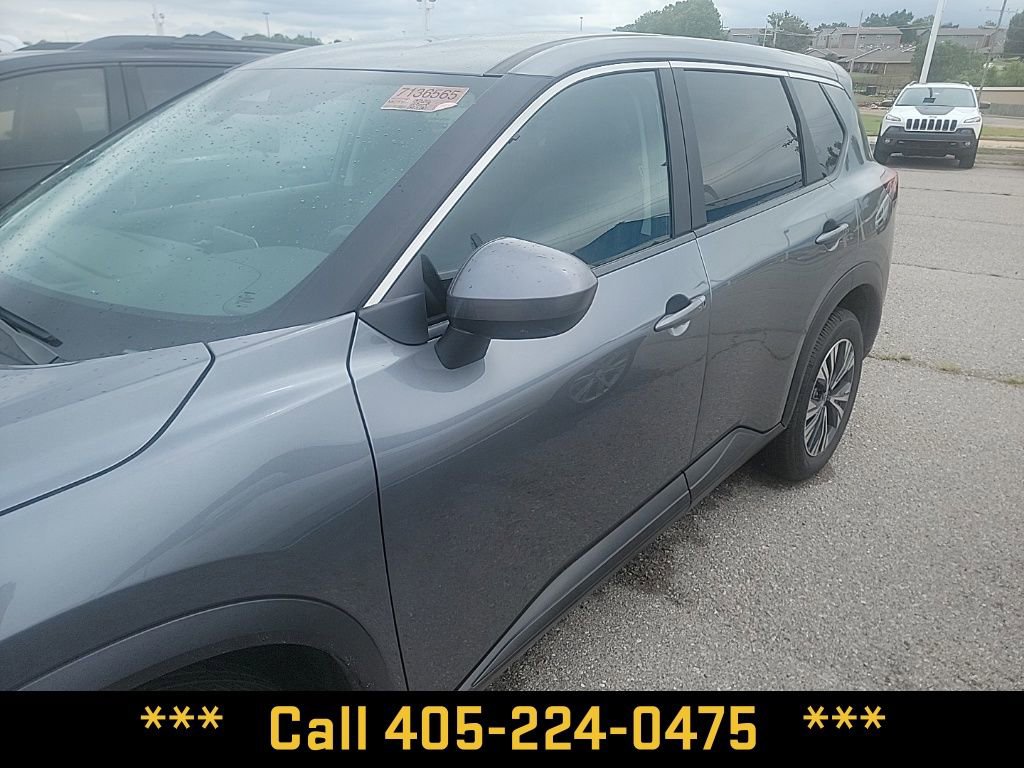 Used 2023 Nissan Rogue SV image 4