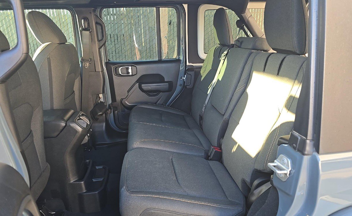 Used 2024 Jeep Wrangler Unlimited w/ Convenience Group AWD/4WD image 10