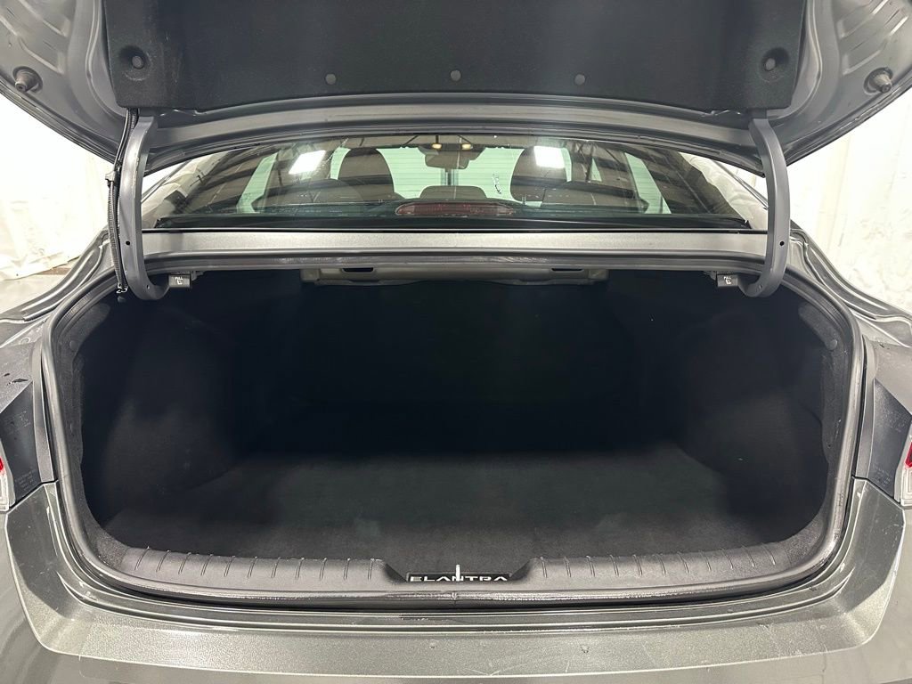 Used 2025 Hyundai Elantra Sport image 45