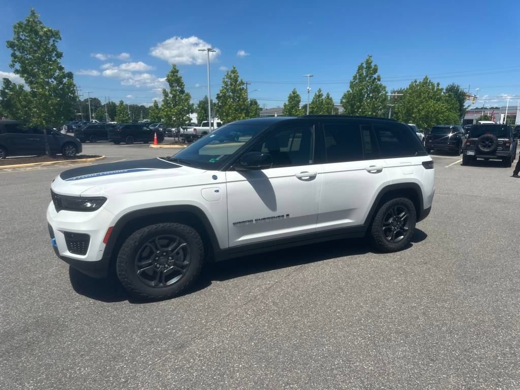 New 2024 Jeep Grand Cherokee Trailhawk w/ Advanced Protech Group II AWD/4WD image 17