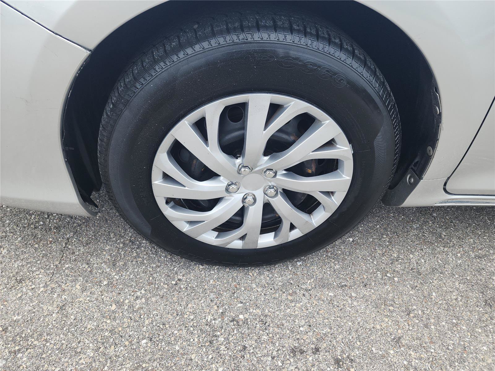 Used 2012 Toyota Camry LE FWD image 9