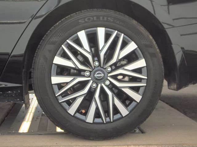 Used 2024 Nissan Altima 2.5 SV w/ SV Premium Package FWD image 2