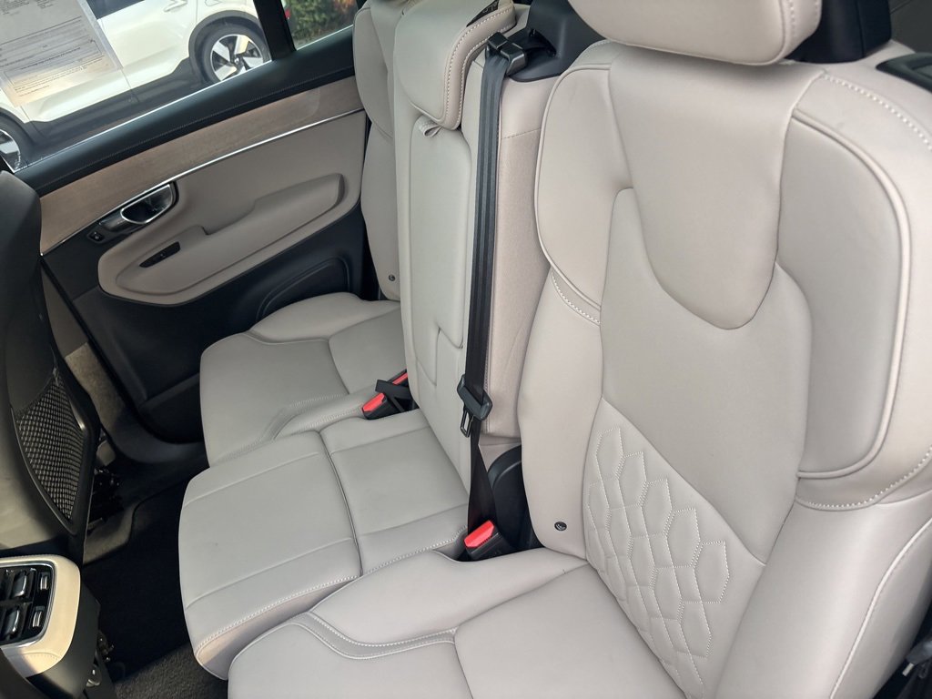 Certified 2025 Volvo XC90 B6 Plus image 38