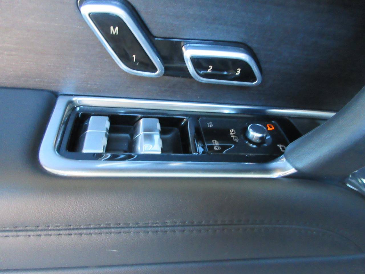 Used 2023 Land Rover Range Rover SE AWD/4WD image 12