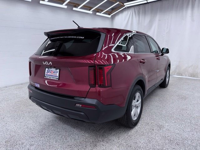 Used 2023 Kia Sorento LX FWD image 2