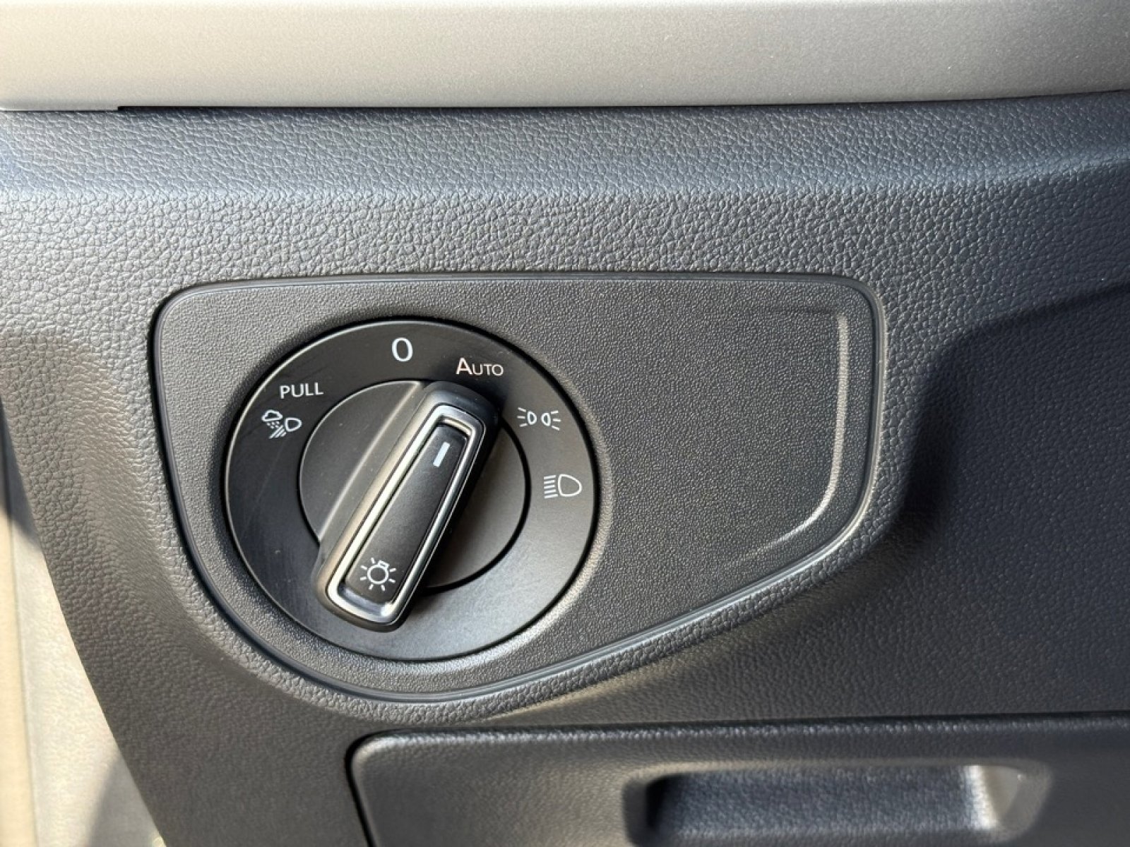 Used 2022 Volkswagen Atlas Cross Sport SEL Premium R-Line image 33