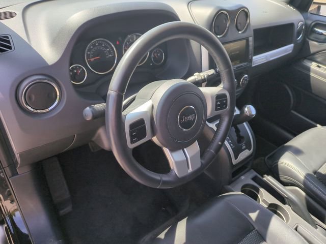 Used 2017 Jeep Compass Latitude FWD image 7