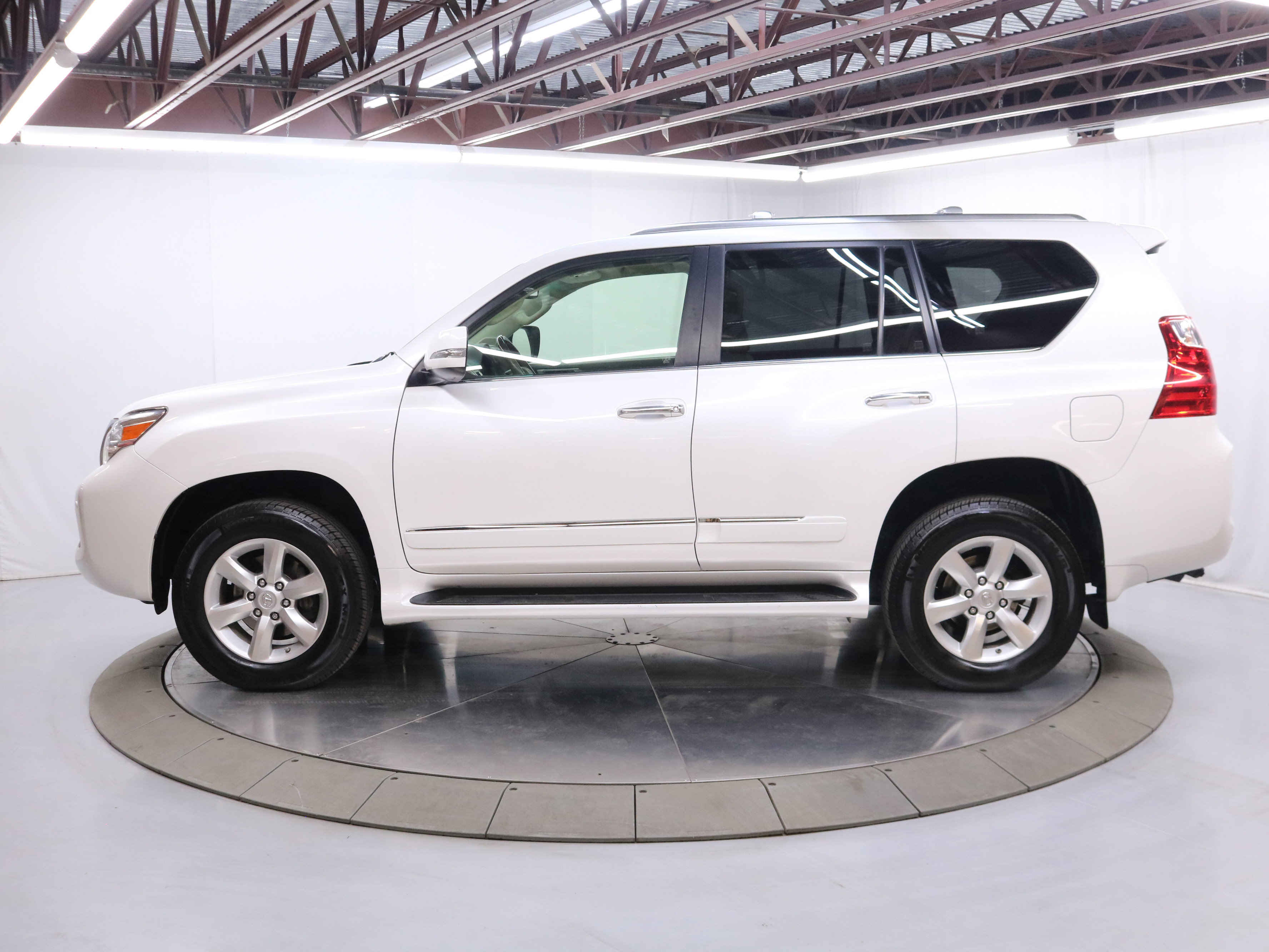 Used 2013 Lexus GX 460 image 4