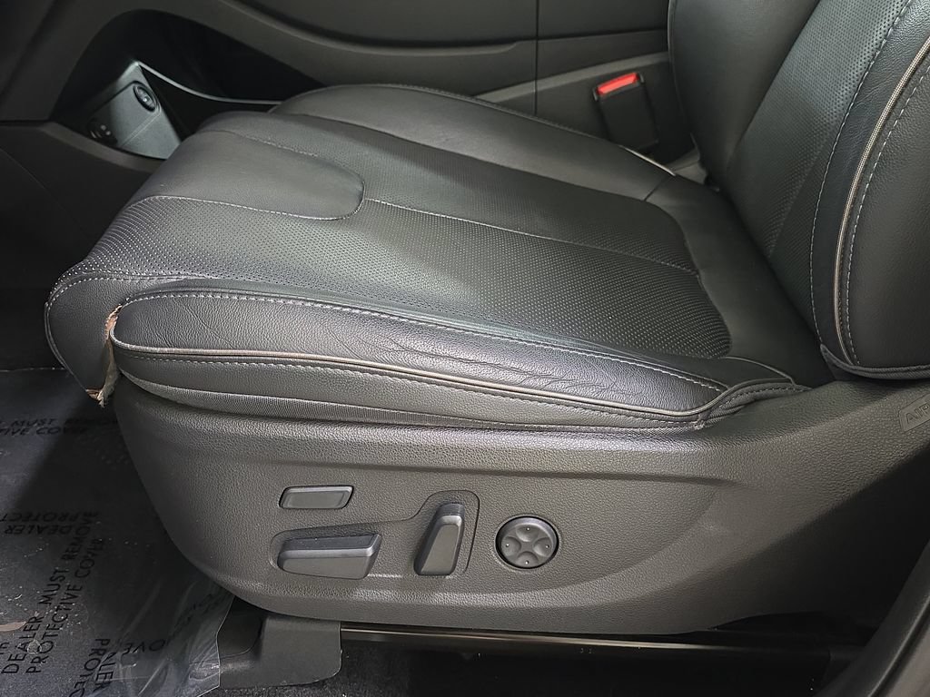 Used 2022 Hyundai Santa Fe Limited FWD image 28