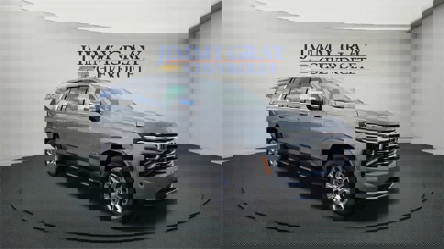 New 2026 Chevrolet Suburban Premier w/ Sun And Tow Package