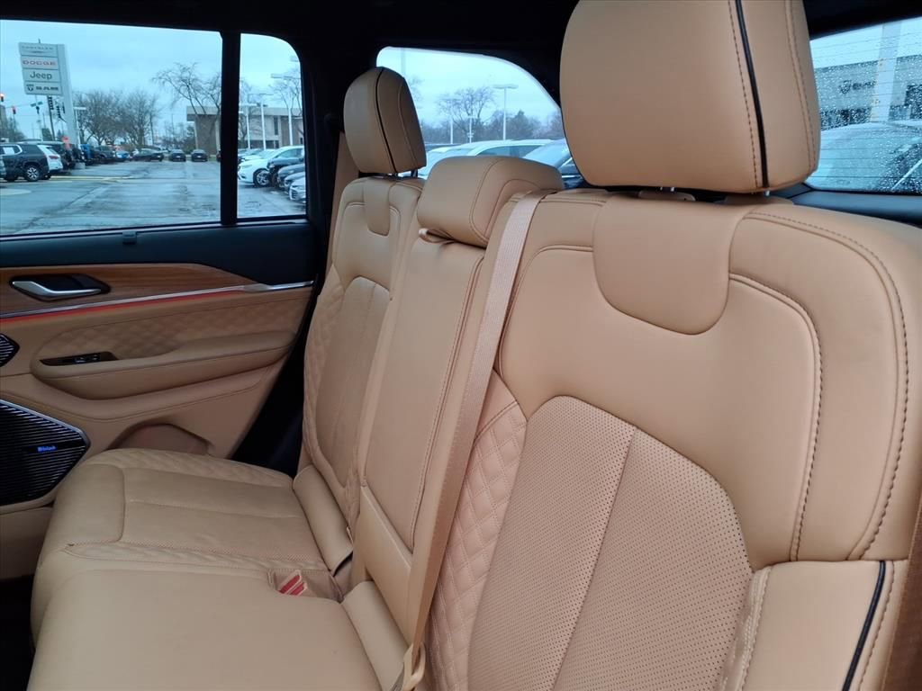 Certified 2022 Jeep Grand Cherokee Summit AWD/4WD image 13