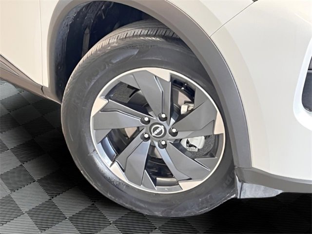 Used 2025 Nissan Rogue SV image 25