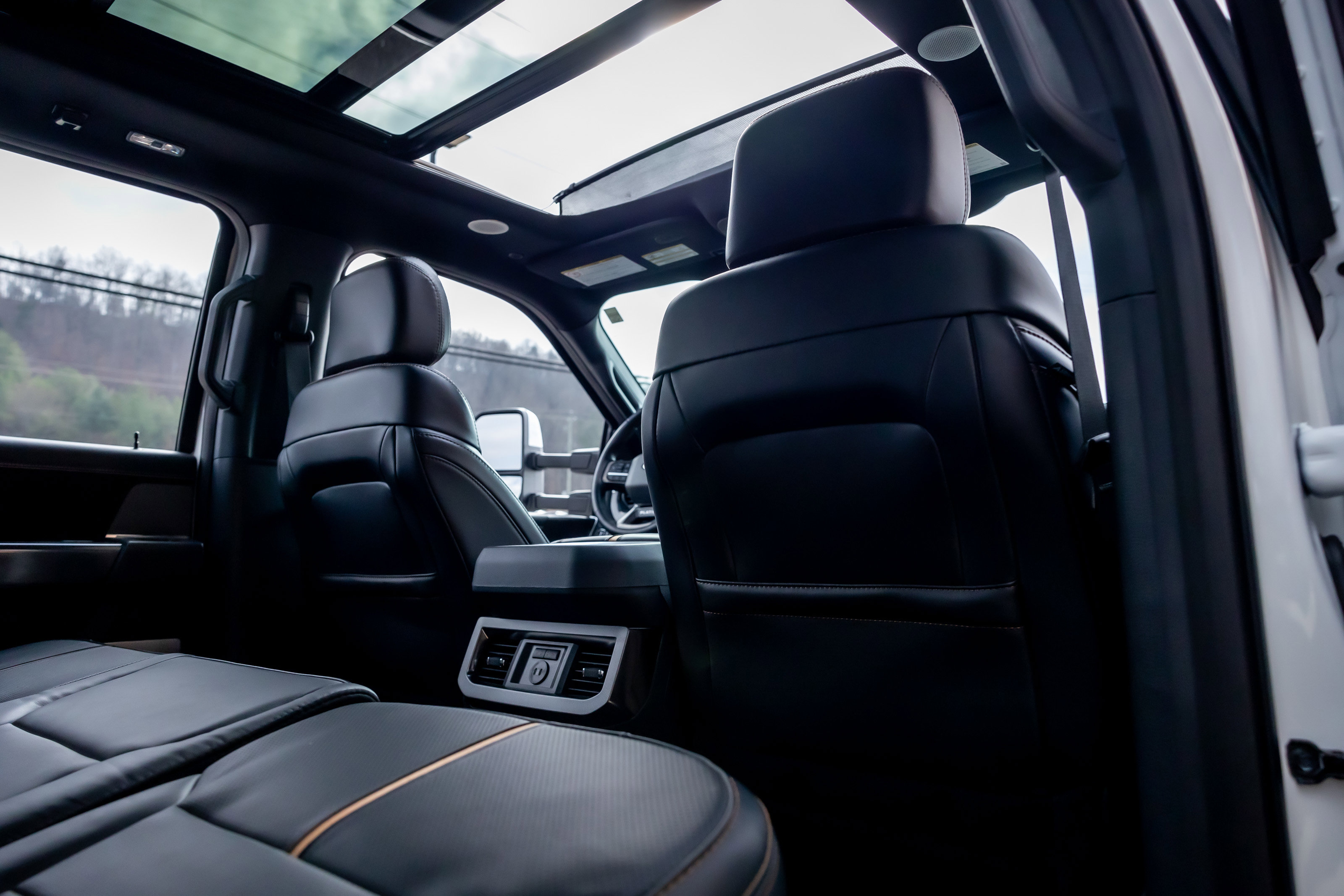 Used 2024 Ford F450 Platinum w/ FX4 Off-Road Package image 27