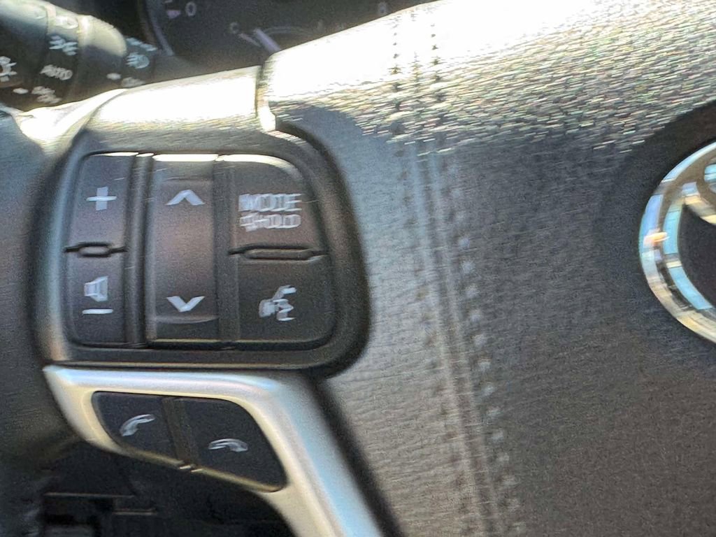 Used 2019 Toyota Highlander XLE AWD/4WD image 20