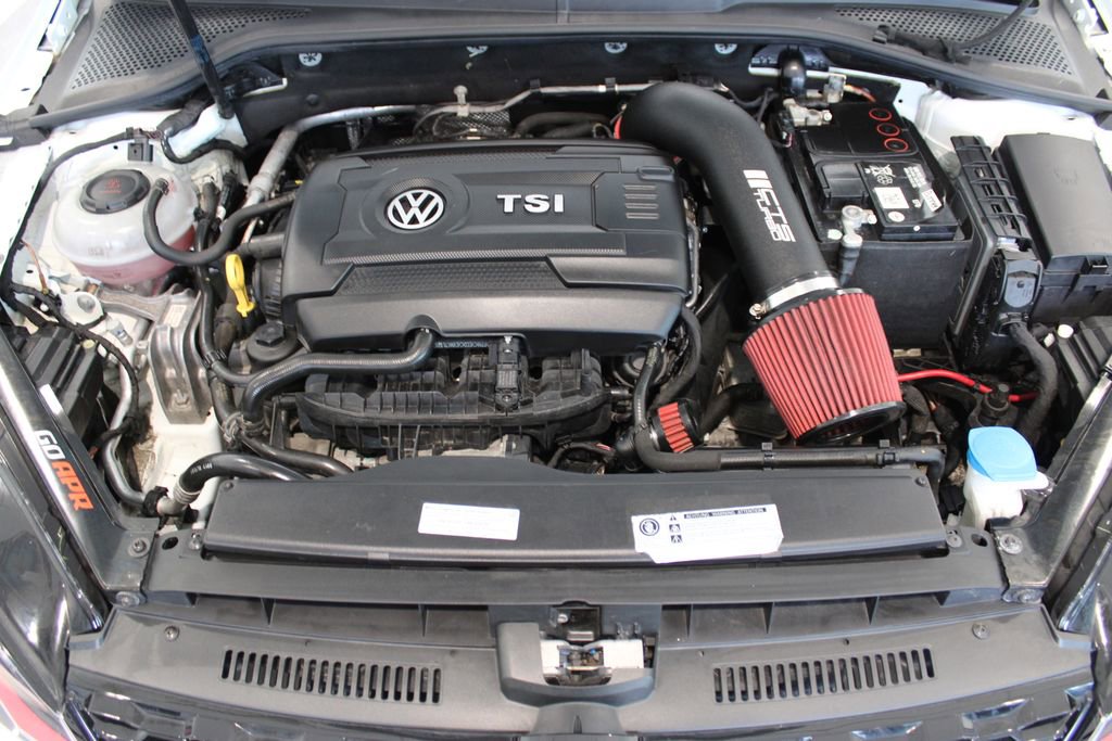 Used 2018 Volkswagen GTI SE image 8