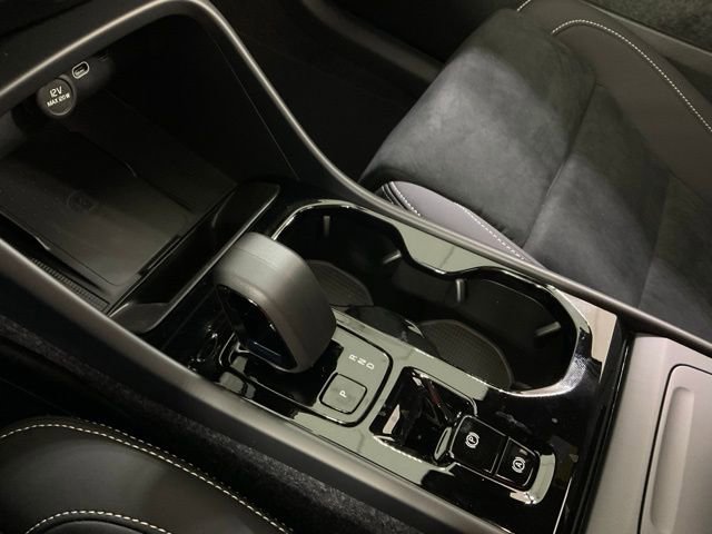 New 2026 Volvo XC40 B5 Ultra w/ Protection Package Premier image 21