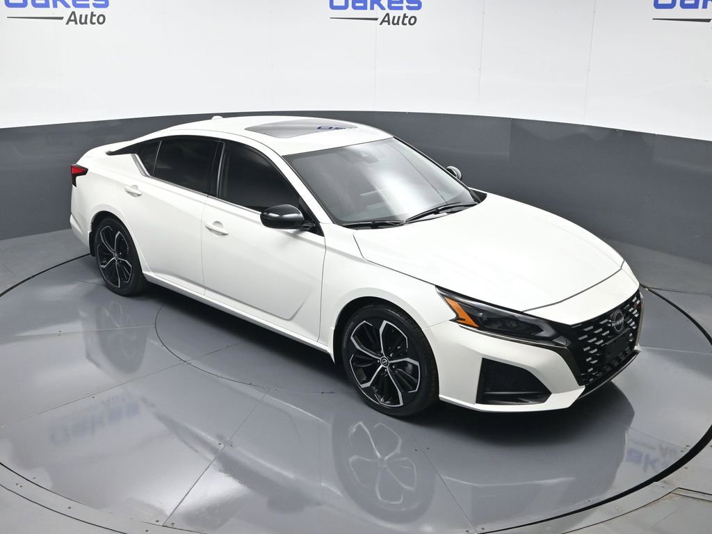 Used 2024 Nissan Altima 2.5 SR w/ SR Premium Package image 45