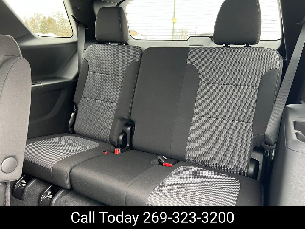 Certified 2023 Chevrolet Traverse LT w/ Rear Camera Mirror Package image 6